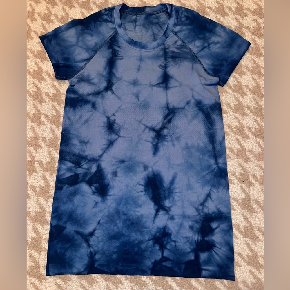 Lululemon Swiftly Tech Short Sleeved Tee - Size 6